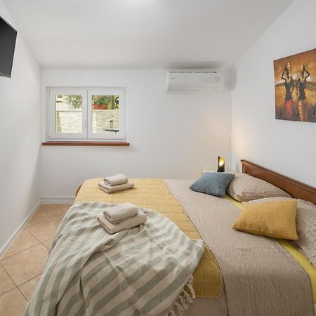 Guest House Ravnic Porec Bagian luar foto