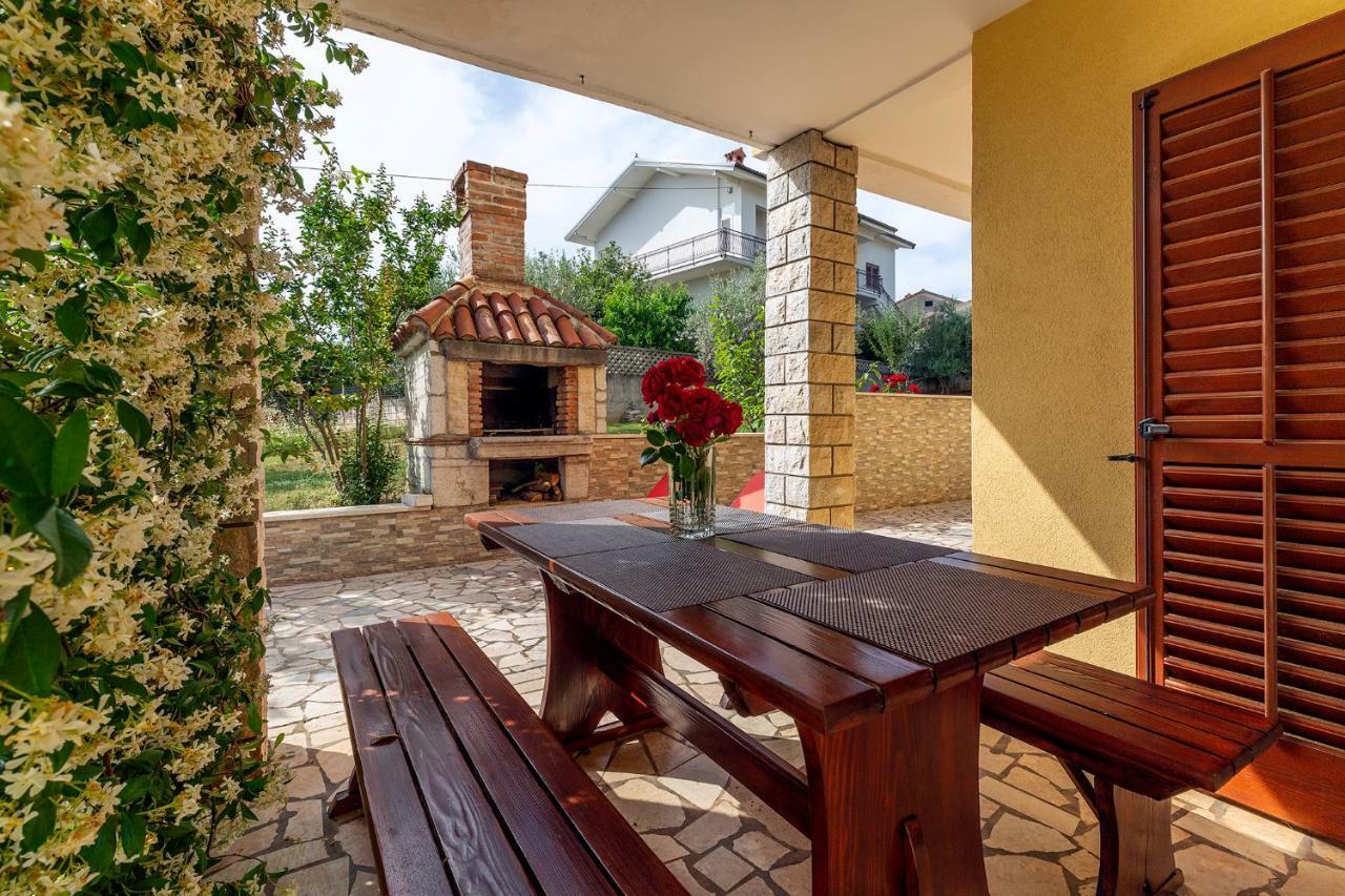 Guest House Ravnic Porec Bagian luar foto