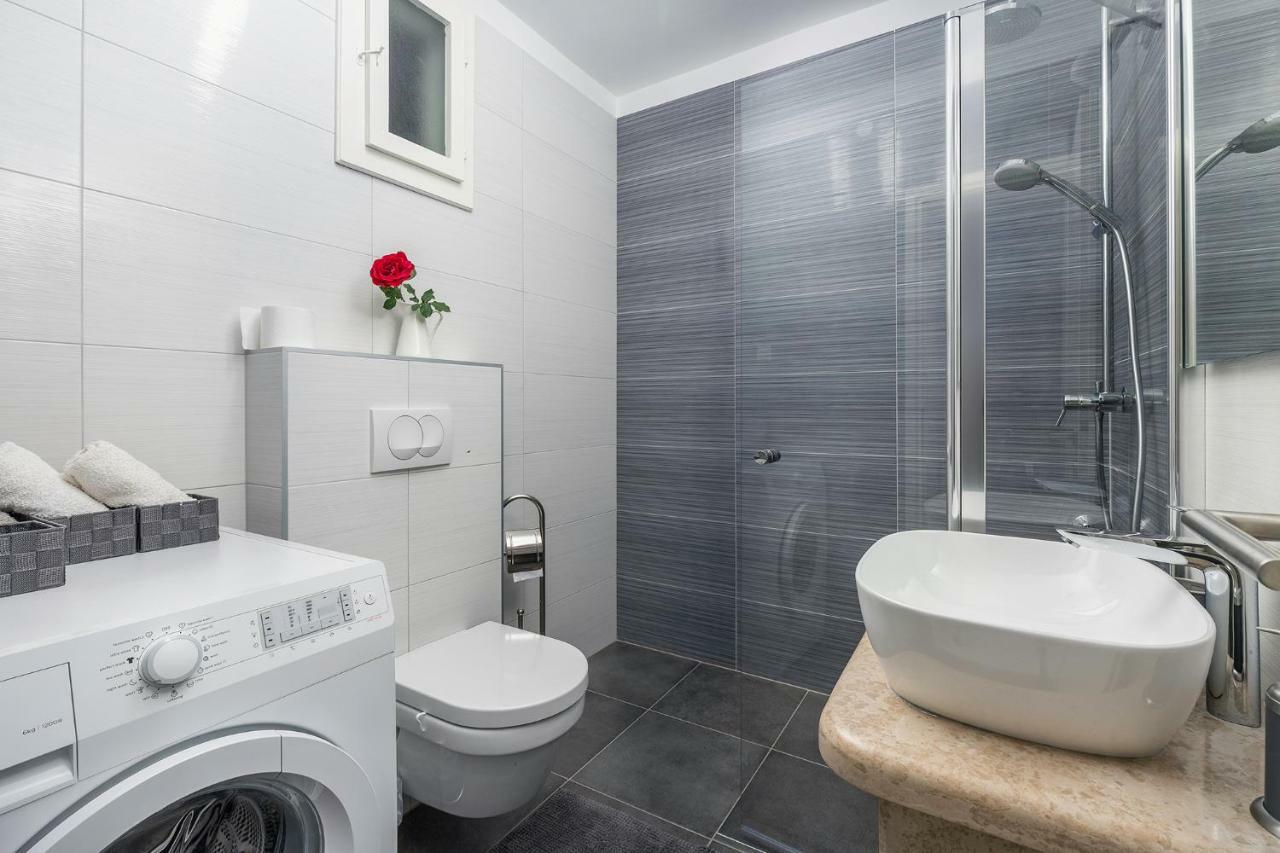 Guest House Ravnic Porec Bagian luar foto