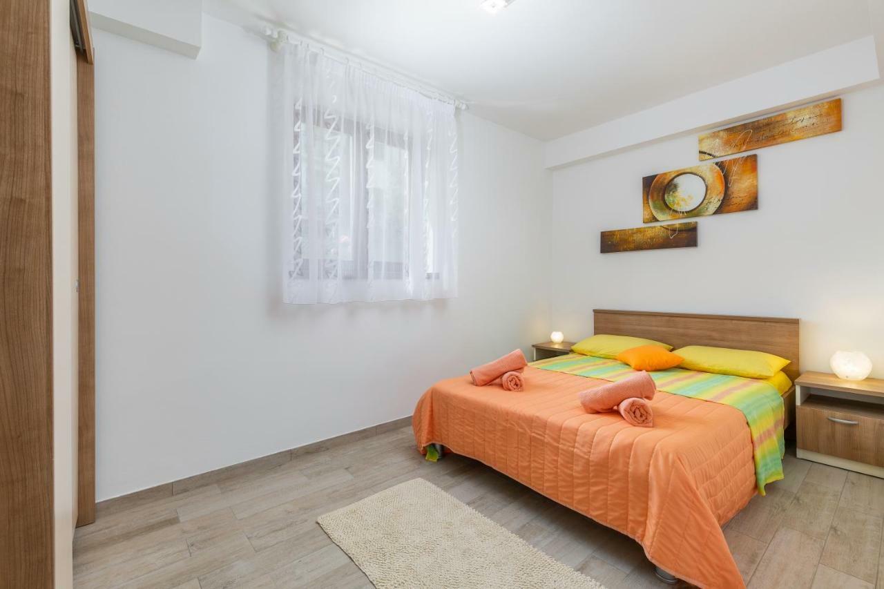Guest House Ravnic Porec Bagian luar foto